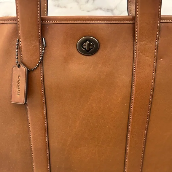 RARE Coach Men's Tan Leather Turnlock Toby Weekender Bag with Strap - Picture 5 of 9